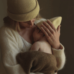 Hvid Newborn Beanie Light Yellow