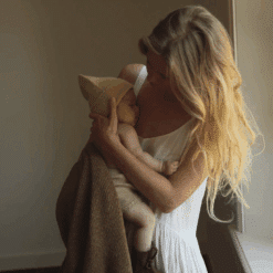 Hvid Newborn Beanie Light Yellow